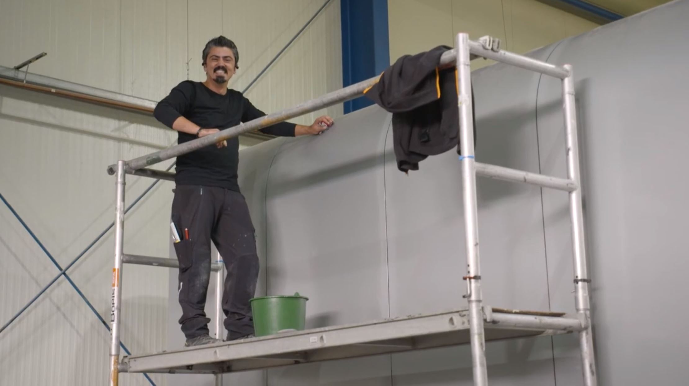 Foto van werkzoekende die aan het werk is gegaan bij Samen Sterker dankzij het Werkgeverspunt Holland Rijnland